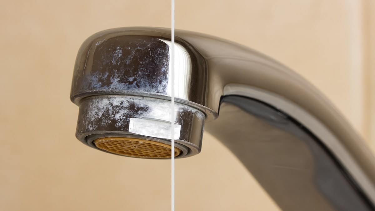 Comparaison avant et après d’un robinet entartré et nettoyé avec une méthode naturelle