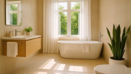 Salle de bain d’hôtel immaculée avec ambiance fraîche et parfumée